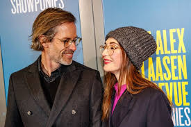 Our porno collection is huge and it's constantly growing. Guy Pearce Gaat Carice Regisseren In Psychologische Thriller Show Ad Nl