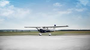 Flying the cessna 152 is simply a joy. Cessna 152 D Eycm Aerotours Flight School Berlin Home