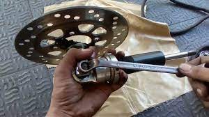 Gambar di atas adalah lampu raksasa yang dibuat dari rangkaian spare part motor lawas yang disusun berbentuk globe. Jangan Buang Dulu Barang Bekas Motormu Youtube