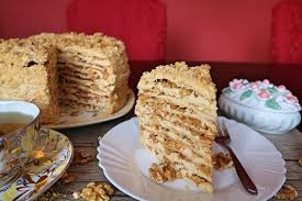 Russischer napoleon torte torte napoleon rezept. Grand Napoleon Torte Leckeres Rezept Mit Walnussen Karamellnote