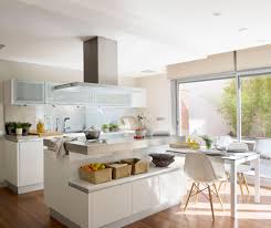 Recientemente he tenido que escoger entre cocina blanca mate, cocina blanca brillo y cocina de madera. Estas 30 Cocinas Blancas Suman Luz Amplitud Y Belleza