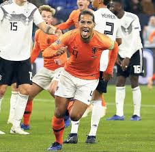 Andy robertson injury concern for liverpool. Rafael Van Der Vaart Welt