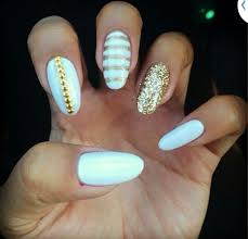 Black And White Almond Shaped Nails White And Gold Nails Almond Shaped Gold Nails Almond Nails Designs White Gel Nails