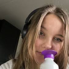 leonie is a lovergirl 🌼 (@stillruinmylife)