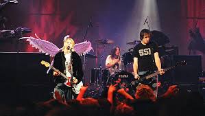 The seattle trio disdained the kind of bloated, corporate music that was then dominating the airwaves; Kurt Wer So Erklart Ihr Nirvana Menschen Die 30 Jahre Unter Einem Stein Lebten Musikexpress