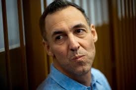 Acabo de que un listo calvicie dejara caer un felino a través de mi  parabrisas"