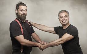 Στα τρία δοκίμια του τόμου αυτού αναλύει ο διεθνούς φήμης οσμανιστής και βαλκανιολόγος σπύρος βρυώνης, τ. Xristoforos Zaralikos Kai Spyros Grammenos Ston Stayro Toy Notoy Plus Clickatlife