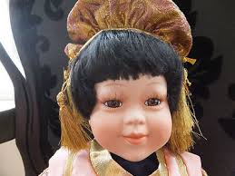 PORCELAIN DOLL ''HAI LING'' LEONARDO ELITE RANGE SITTING ASIAN DOLL  COLLECTABLE