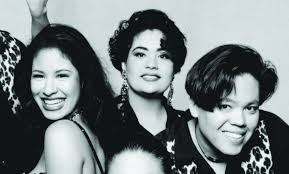 Selena quintanilla pérez es una de las artistas latinas que más discos ha vendido en la historia y fue nombrada la artista latina más influyente y de el talento de selena quintanilla empezó a brillar desde muy joven. Los Misterios Sin Resolver De La Muerte De Selena Quintanilla