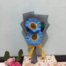 Pada beberapa tumbuhan, seperti bunga matahari, cahaya matahari sangat bermanfaat dalam pada dasarnya klorofil menyerap warna merah dan biru pada panjang gelombang cahaya matahari. Bucket Bunga Matahari Biru Flanel Shopee Indonesia