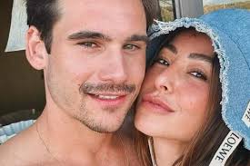 Rafinha Justus caça ovos de Páscoa com o pai