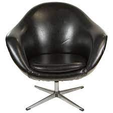 1960s swivel egg chair in black vinyl 1stdibs com egg chair black vinyl chair