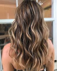 Diese Schone Braune Haarfarbe Mit Highlights Die Sie Ausprobieren Mochten Belles Couleurs De Cheveux Couleur Cheveux Cheveux Bruns
