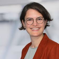 Anna Pape's Instagram, Twitter & Facebook