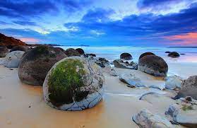 17 Of The Most Unusual Beaches Around The World Beaches In The World Moeraki Boulders Beautiful Beaches