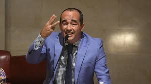 Eliezer Molina exige a secretario del DRNA que le hable en español – Metro  Puerto Rico