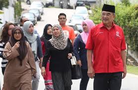 Mohd ali joined umno in 1968 and has been an elected representative since 1986.1 he became chief minister of malacca in december 1999.2 he also served as a vice president of umno from 2004 to 2009. Najib In Good Spirits Say Ali Rustam And Mas Ermieyati The Star
