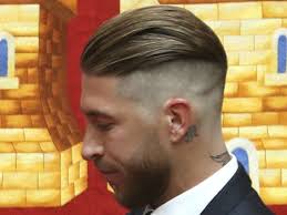 Giocare a calcio il giorno 32 dal trapianto e colpire di testa come se fossi sergio ramos. Taglio Capelli Uomo 2020 Tagli Di Capelli Corti Rasati Sfumati