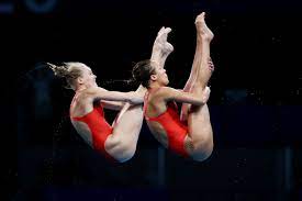 He made the switch in 2018 due to a head injury sustained diving off the platform. Us Rallies To Claim Silver In Women S 10m Synchro Diving The Boston Globe