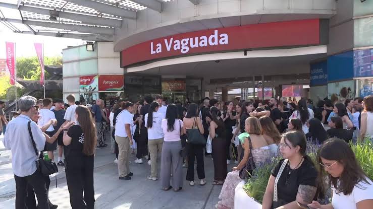Desalojado el centro comercial La Vaguada por un incendio que deja un  vigilante con intoxicación leve por humo