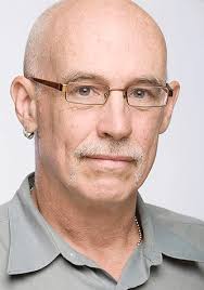 Ford dealer, held up by politics, gives Chicago a deadline