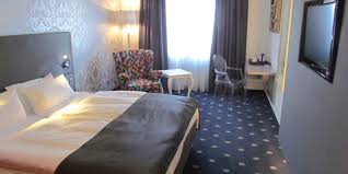 Courtyard by marriott dresden hotel is an ideal place for exploring saint pauli ruine inh. Neueroffnung Neues Holiday Inn In Dresden