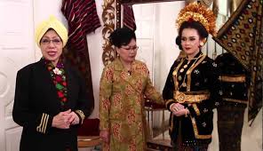 Maybe you would like to learn more about one of these? Trp Memakaikan Busana Dan Perhiasan Pengantin Sasak Skansa Tv