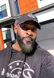 I ain't chasing nobody I'm the one with money and no kids .