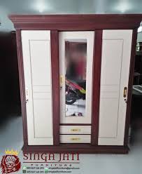 Almari jenis ini juga dapat dijadikan sebagai hiasan tambahan pada sebuah ruangan. Lemari Pakaian 3 Pintu Sliding Kayu Jati Model Minimalis