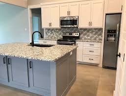 Home design ideas > cabinet > white shaker cabinets with black countertops. Kitchen White Shaker Cabinets Gray Shaker Island Black Square Bar Handles Gran Kitchen Island Cabinet Layout White Modern Kitchen Trendy Kitchen Backsplash