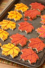 How To Decorate With Royal Icing Everyday Annie Royal Icing Decorations Leaf Cookies Fall Cookies