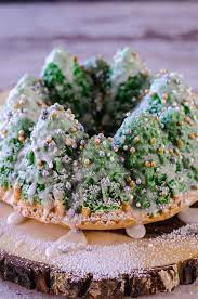 They come in mini or large sizes made of aluminum or silicone. Snowy Christmas Tree Cake Go Go Go Gourmet