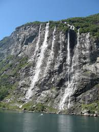 De sju systrarna är en berättelse om mänsklighet: Sju Systrar I Geirangerfjorden Geiranger Norge Anom Reseguiden