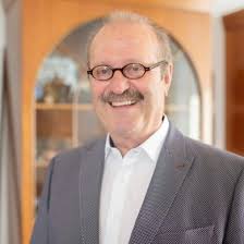 20+ year's experience with content, cxm, and data privacy. Tim Hendrik Walter