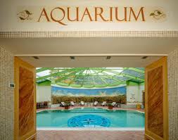 Piscinele interioare, de forma circulara, sunt cu apa. 20 Locuri De Cazare La Munte Cu Piscina Unde Vei Vrea Sa Ajungi Ingridzenmoments