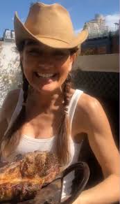 Verónica varano 1 es una modelo, actriz, escritora y conductora de televisión argentina. Esta Es La Nueva Pasion Bien Argentina De Veronica Varano Para Ti