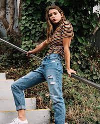 Uznaete Ee Sejchas Ona Odna Iz Samyh Krasivyh I Znamenityh Devushek