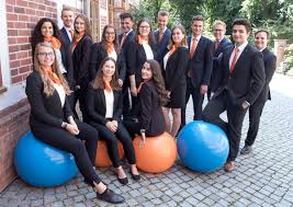 Und bei einer zentralbank hast nach abschluss deiner ausbildung hast du zahlreiche fortbildungsmöglichkeiten, zum beispiel durch eine weiterbildung zum geprüften fachwirt bank oder. Bankkaufmann Frau Und Duales Studium Vblh De
