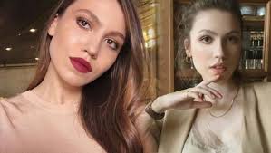 Trvidrların evrim geçirmiş halleri videosunda enes batur duygu özaslan duygu köseoğlu orkun ışıtmak reynmen ve deli mi ne. Unlu Youtuber Duygu Ozaslan Kimdir Duygu Ozaslan Kac Yasinda Ve Nereli Haber Kibris