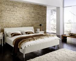 Questa soluzione, infatti, consente di concentrare letto e armadio su un'unica parete, lasciando libere le altre pareti per altri utilizzi. La Pietra Come Testiera Del Letto Arredativo Design Magazine