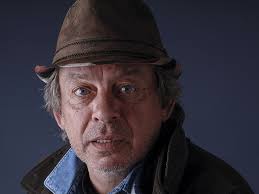 Il cantautore e comico italiano fa un'analisi (ironica) del testo 'i giardini di marzo'. K Il Comandante Delle Cause Perse Piccolo Teatro