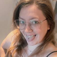 Which photographer is doing maternity photoshoots in town or nearby?