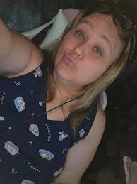 Add me ✨️ I'm looking for friends I'm 29 (I'm in the UK not that that  matters) I enjoy Gaming, Reading and Travelling ⭐️ I will invite you to my  discord server