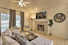 With the right fan, you can keep cool, save money, and create a focal point for your room. San Antonio Home By Seaworld And Six Flags Pets Ok San Antonio Updated 2021 Prices