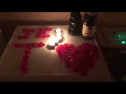 Ces pétales de rose pas cher sont vendus à prix discount en sachet de 100 pièces avec de nombreuses couleurs vives et satinées. Deco Bain Romantique By Action Youtube