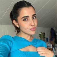 Elyssa Fernandes's Instagram, Twitter & Facebook