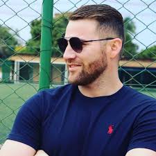 E aí, na sua opinião, qual brasileiro brilhou mais com a camisa do  Barcelona? 👕🇧🇷 A estreia do time espanhol na UEFA Champions Legue é no  dia 19 de setembro, às 15h45,