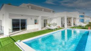 Casa de dos plantas de reciente construcción que consta en planta baja de garaje privado, recibidor, amplio salón comedor, cocina con barra americana amueblada y equipada, baño con bañera y patio de 12 metros. Inmo Express Pisos En Venta En Sevilla Y Dos Hermanas Alquiler De Pisos Y Casas En Sevilla Y Dos Hermanas