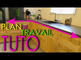 Le plan de travail d'une cuisine est conçu pour poser des ustensiles et cuisiner. Je Pose Un Plan De Travail En Melamine Cuisine Amenagee Sur Mesure Episode 6 Pmbricoleur Youtube