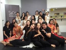 Pooja sharma, the founder of feminaz beauty zone, the team has successfully undertaken over 10,000 makeovers in delhi ncr, india and abroad. Top Beauty Make Up Academy Kl Malaysia S Co Make Up Academy